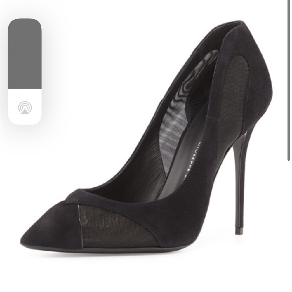 Last chance! Giuseppe Zanotti Suede pointy toe pump